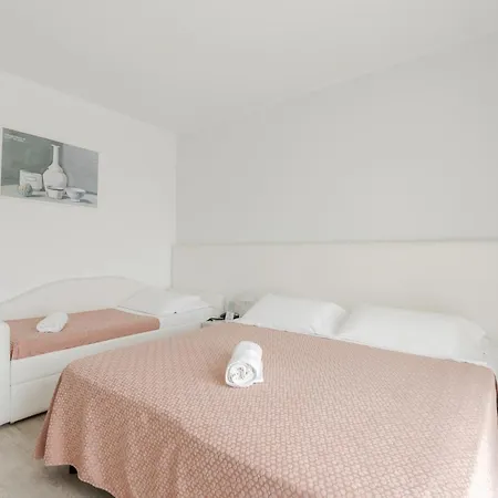 Hotiday 4* מילאנו מריטימה