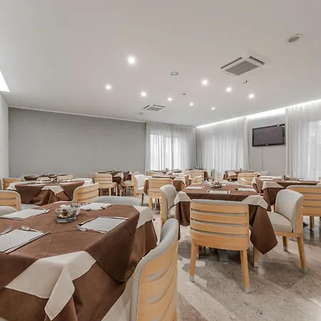 Hotiday 4* מילאנו מריטימה